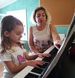 Piyano Çalmayı Öğreniyoruz